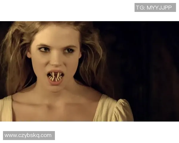 足球球星因意外遭遇突如其来的惊吓瞬间表情崩溃反应引发热议